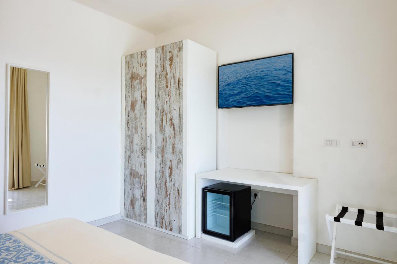 Mercury Beach Hotel Sant'Antioco Bagian luar foto
