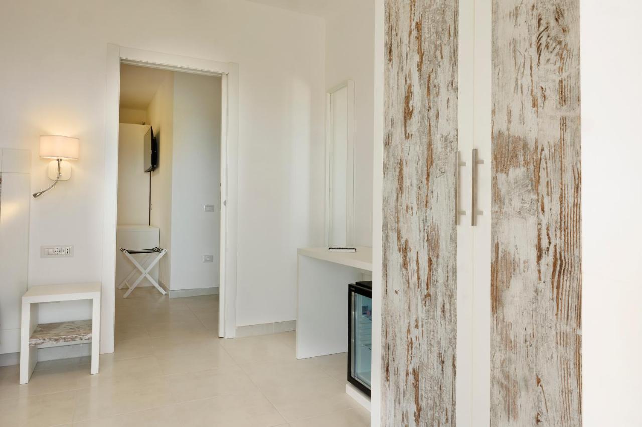 Mercury Beach Hotel Sant'Antioco Bagian luar foto